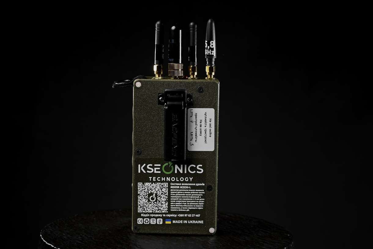 Детектор дронів 0.9, 1.2, 2.4, 4.9 - 6.0 Ghz MDDSR1 "Ксеон-L"